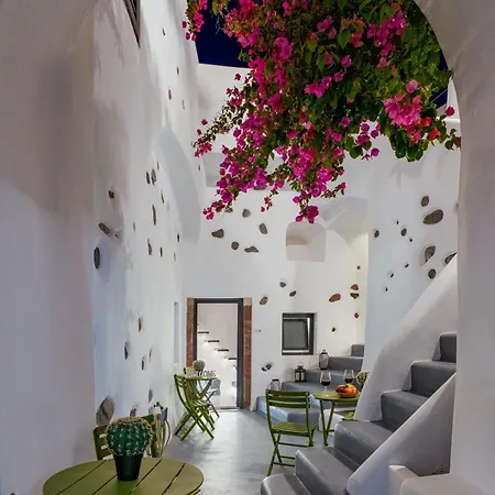 Alba Caverns Apartahotel 3*