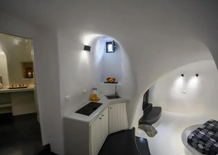 Alba Caverns Aparthotel 3*