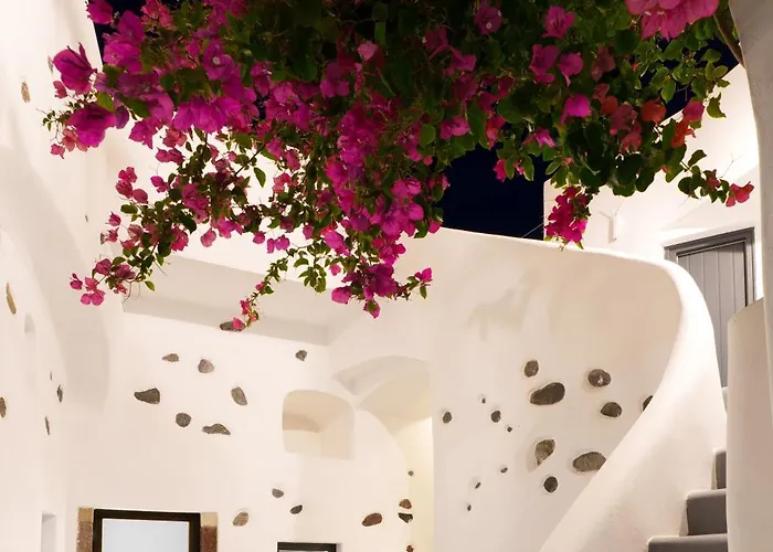 Alba Caverns Aparthotel