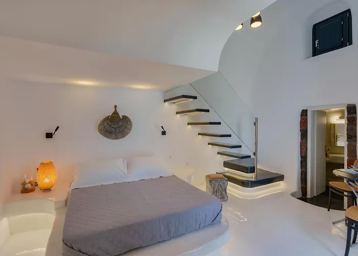 Alba Caverns Fira (Santorini)